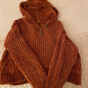 Cropped hooded sweater